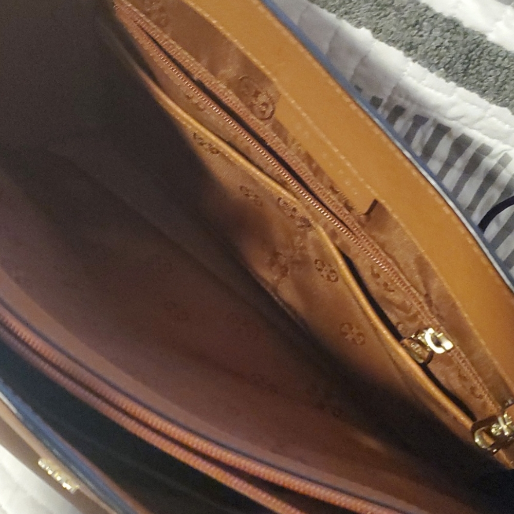 Tory burch purse - Picture 4 of 4
